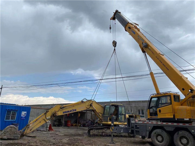 河口区25吨吊车的工作半径是多少？