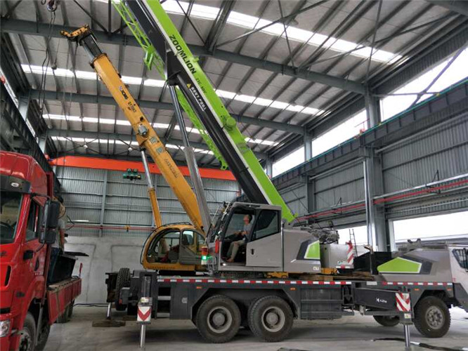 河口区高空车出租需要注意哪些安全事项？