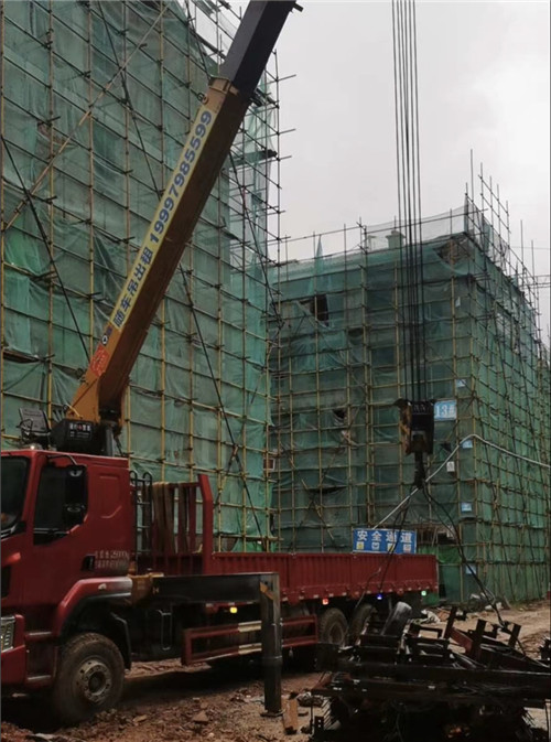 河口区“慢工细活”—— 吊车的 “微动控制” 技术