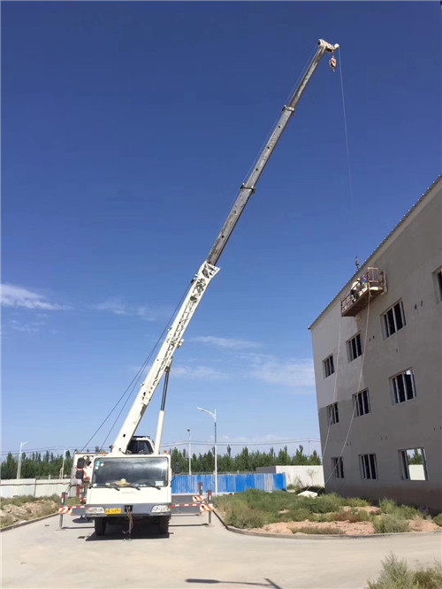 河口区“轻装强干”—— 吊车的 “轻量化臂架” 技术
